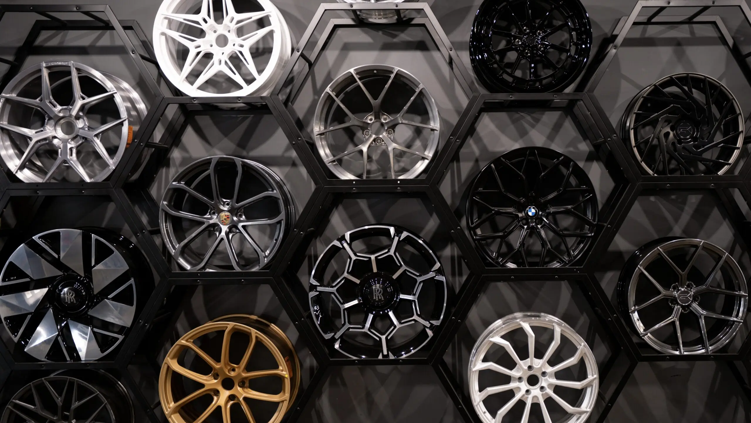 Кованые диски: фото 3 в Prive Car Club